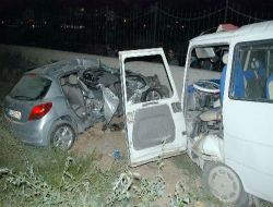 Afyonkarahisar'da Trafik Kazası: 1 Ölü, 14 Yaralı!