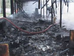 Ahşap Restoran Yangında Kül Oldu
