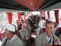 Dörtyol'un Hacı Kafilesi Dualarla Uğurlandı