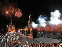 Kızıl Meydan'da Askeri Bando Geçidi