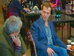 Medvedev Moskova'nın Yeni Başkanını Rockçılara Sordu
