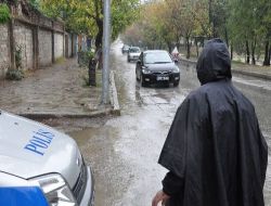 Yağmur Altında Kaçak Göçmen Nöbeti