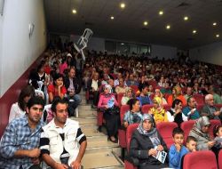 Kepez Belediyesi Tiyatrosu'na İlçe Halkından Yoğun İlgi