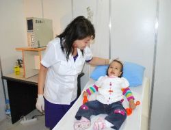 2 Yaşındaki Çocuk Ozon Tedavisiyle Işığa Kavuştu