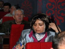 Meclis Toplantılarına Perukla Katılan Ak Partili Çakır: Chp Başörtüsü Engelini Pazarlık Noktasına Getirdi