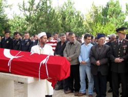 Kansere Yenilen Polis Memurunun Cenazesi Suşehri'nde Toprağa Verildi