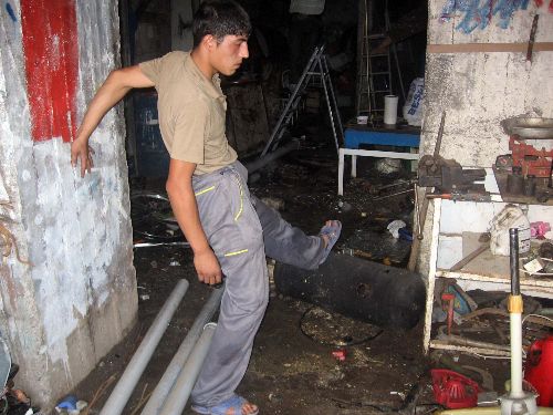 Hurdacının, LPG tüpünü balyozla parçalamak istemesi faciaya yol açtı..