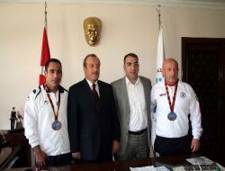 Aziziye Belediye Başkanı Cengiz'den Milli Güreşçilere Jest