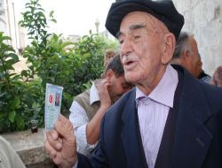 Vali Atış'a 'cemal Dede' Sürprizi