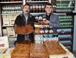 Gümüşhane'den Şili'deki Madencilere Pestil Ve Köme Gönderildi