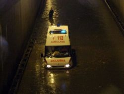 Bursa'da Ambulans Altgeçikte, Araçlar Yollarda Kaldı