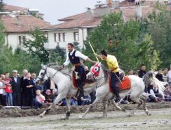 Asırlık Zile Panayırı Ata Sporu Ciritle Şenlendi