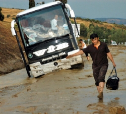 Sel Felaketleri: 4 Ölü,13 Yaralı