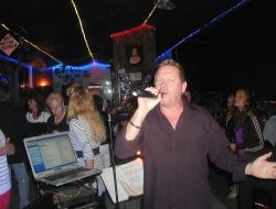 20 Yıldır Alanya'da Hemşehrilerini Müziğe Doyuruyor