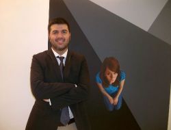 Genç Ressamın Sergisi Hipnotize Ediyor!