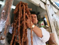 Mardin'din Meşhur Cevizli Sucukları Avrupa'nın Gözde Tatlısı Oldu
