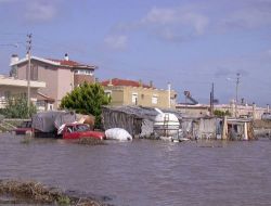 İzmir Körfezi, Tuna Nehri Gibi Kızıla Büründü