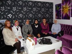 Sadece Bayanların Girebildiği Kafenin Geliriyle Öğrencilere Burs Veriyorlar