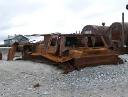 Boşalan Gizli Sovyet Üslerini Halk Yağmalıyor!