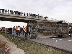 Polatlı'da Trafik Kazası: 1 Ölü, 17 Yaralı!