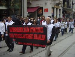 Hasta Mahkumların Serbest Bırakılması İçin Yürüdüler