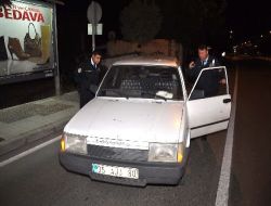 İki Arabayı Çalamadılar, Üçüncüyü İtelerken Yakalandılar