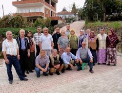 Mahalle Sakinleri 200 Metre Uzunluğundaki Yola Parke Döşedi