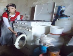 Köyde Su Akmadığı İçin Çamaşır Makineleri Süs Eşyası Olarak Kullanılıyor