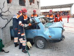 İzmir Valisi Kıraç, Yedi Ülkenin Ortak Deprem Tatbikatını Yerinde İnceledi