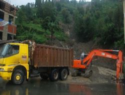 Rize'de Yağışlar Sonrası Karadeniz Sahil Yolunu Sular Bastı
