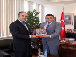 Vali Altıparmak, Sahildeki Çardakların Turizmi Olumsuz Etkileyeceğini Belirtti