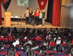 Romen Öğrencilerin Gösterisi Beğeni Topladı