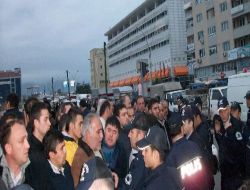 Yeni Yerlerini Beğenmeyen Pazarcılar Yol Kapatıp Eylem Yaptı