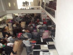 Ünye'de Mobilya Fiyatlarını İndiren Mağazada İzdiham Yaşandı