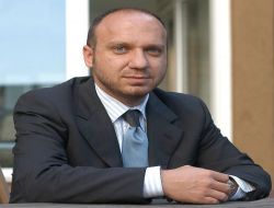 Rüzgarda Kule Açığını Gördü, 30 Milyon Dolarlık Yatırım Kararı Aldı