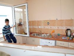 Mutfak Dolabı Devrildi, 10 Yaşındaki Çocuk Ölümden Döndü