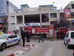 Depo Yandı, Düğüncüler Ve Öğrenciler Binayı Boşalttı