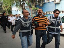 Anne İle 3 Oğlunun Da Aralarında Bulunduğu Eroin Çetesi Çökertildi!