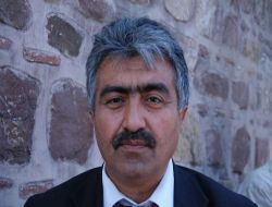Sigara İçtiği Halde Zararlarını Anlatan Öğretmen, Öğrencisinin Sözü İle Sigarayı Bıraktı