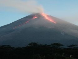 Endonezya'da Volkan Uyarısı: 11 Bin Kişi Tahliye Edilecek!
