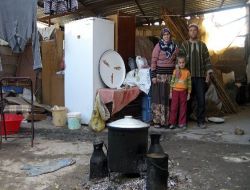 Evi Yanan Aile, İki Aydır Kaymakamlığın Hasar Tespitini Bekliyor