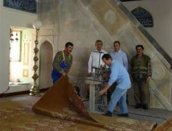 400 Yıllık Ömer Paşa Cami'nin Halıları Yenilendi