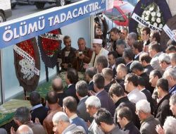 Bakan Günay, Teyzesini Son Yolculuğuna Uğurladı
