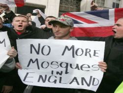 Aşırı Sağcı Grup İslam'a Savaş Açtı!