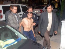 Polisten Kaçmak İçin Çatıdan Çatıya Atladı