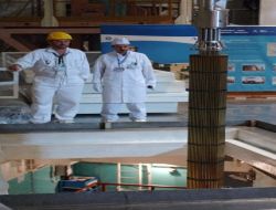 İran Nükleer Santarale Yakıt Doldurmaya Başladı