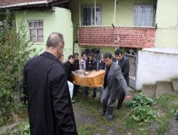 Yalnız Yaşayan Emekli Vatandaş Evinde Ölü Bulundu