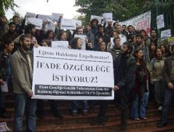 Arkadaşlarının Üniversiteye Alınmamasını Protesto Ettiler
