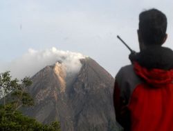 Endonezya'daki Volkan Patladı: 20 Yaralı