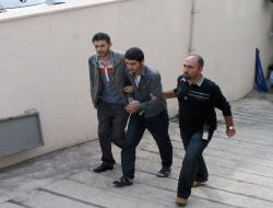 Evlerden Çaldıkları Malzemeleri Satarak Parasını Bankaya Yatırdılar